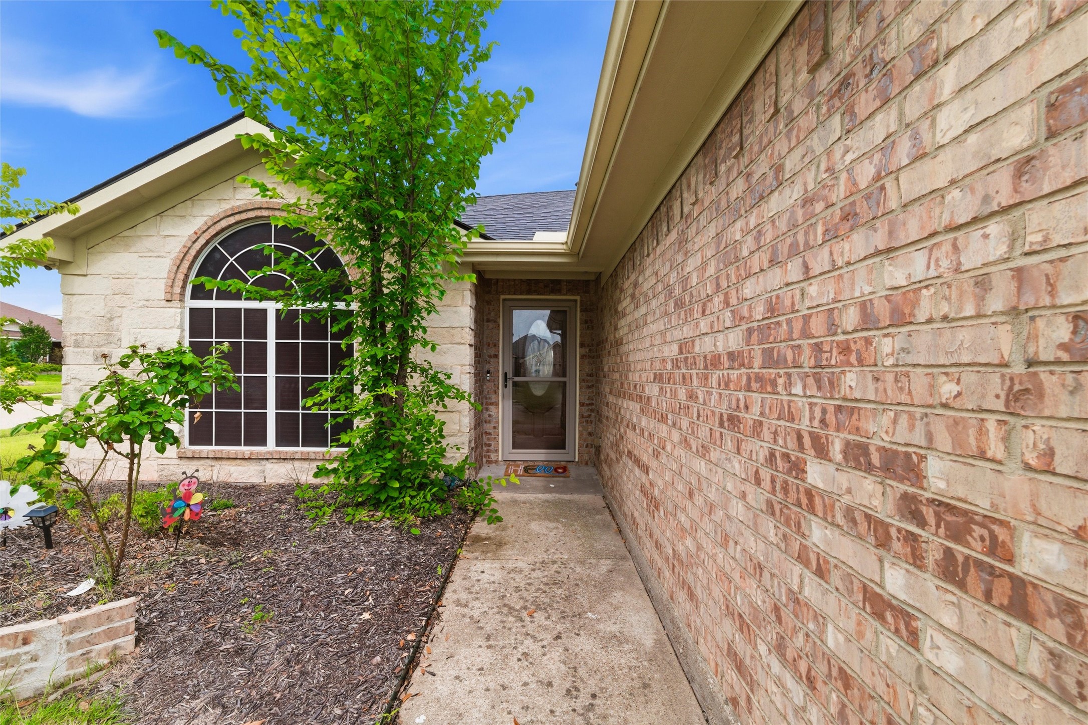612 Owen Trail Grand Prairie TX 75051