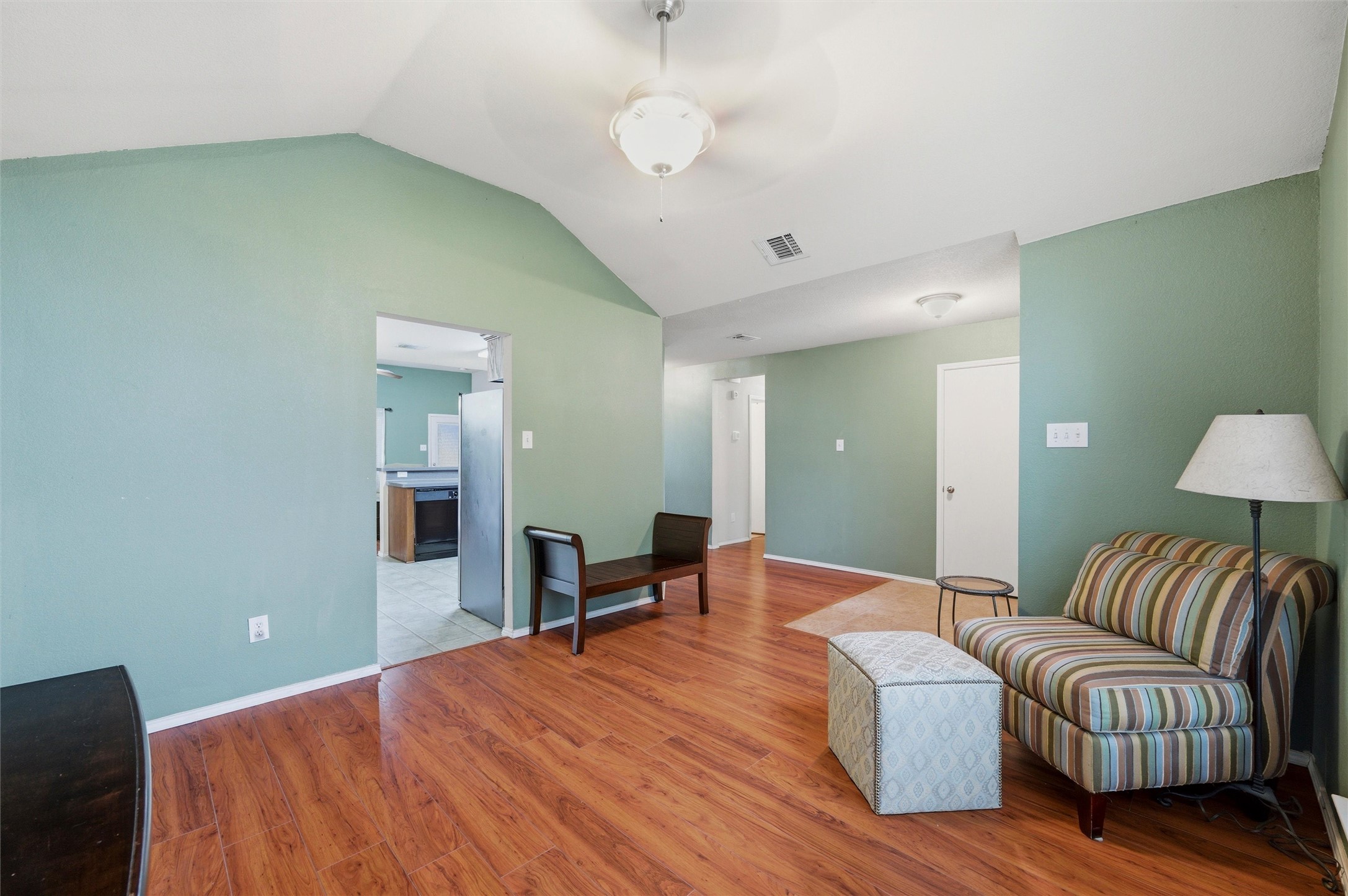 612 Owen Trail Grand Prairie TX 75051