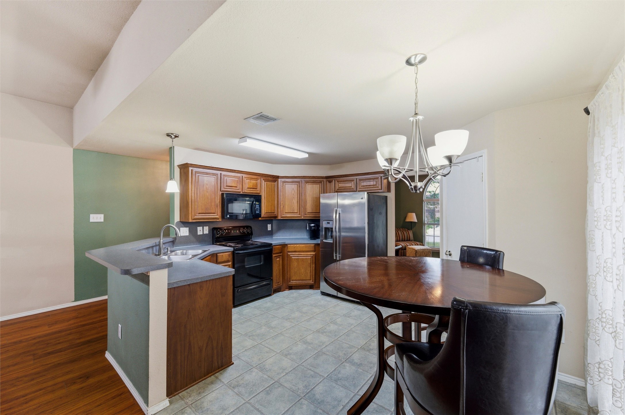 612 Owen Trail Grand Prairie TX 75051