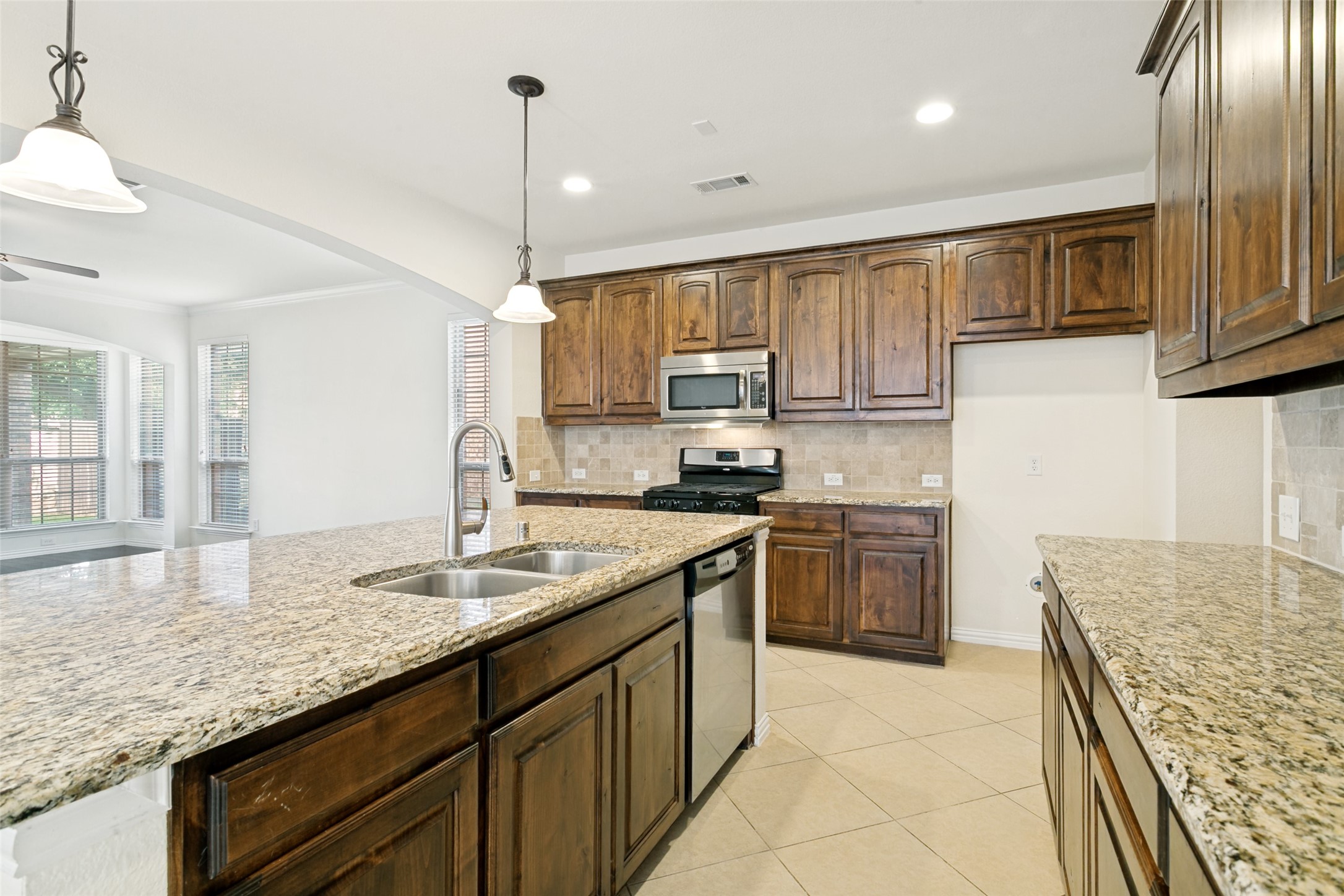 412 Eastland Drive Lewisville TX 75056