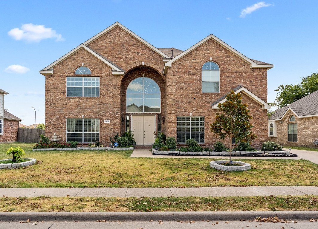2811 Gillespie Lane Grand Prairie TX 75052