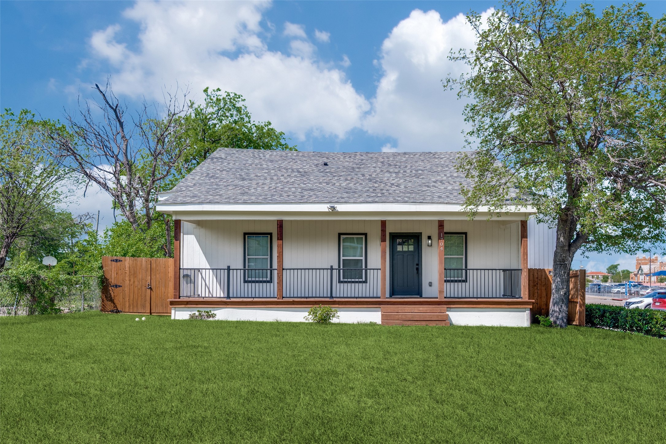 1704 S Jennings Avenue Fort Worth TX 76110