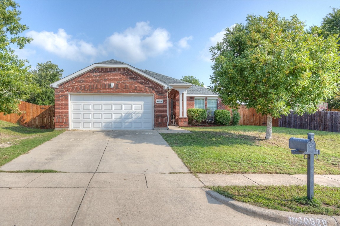 10528 Eastridge Drive Benbrook TX 76126