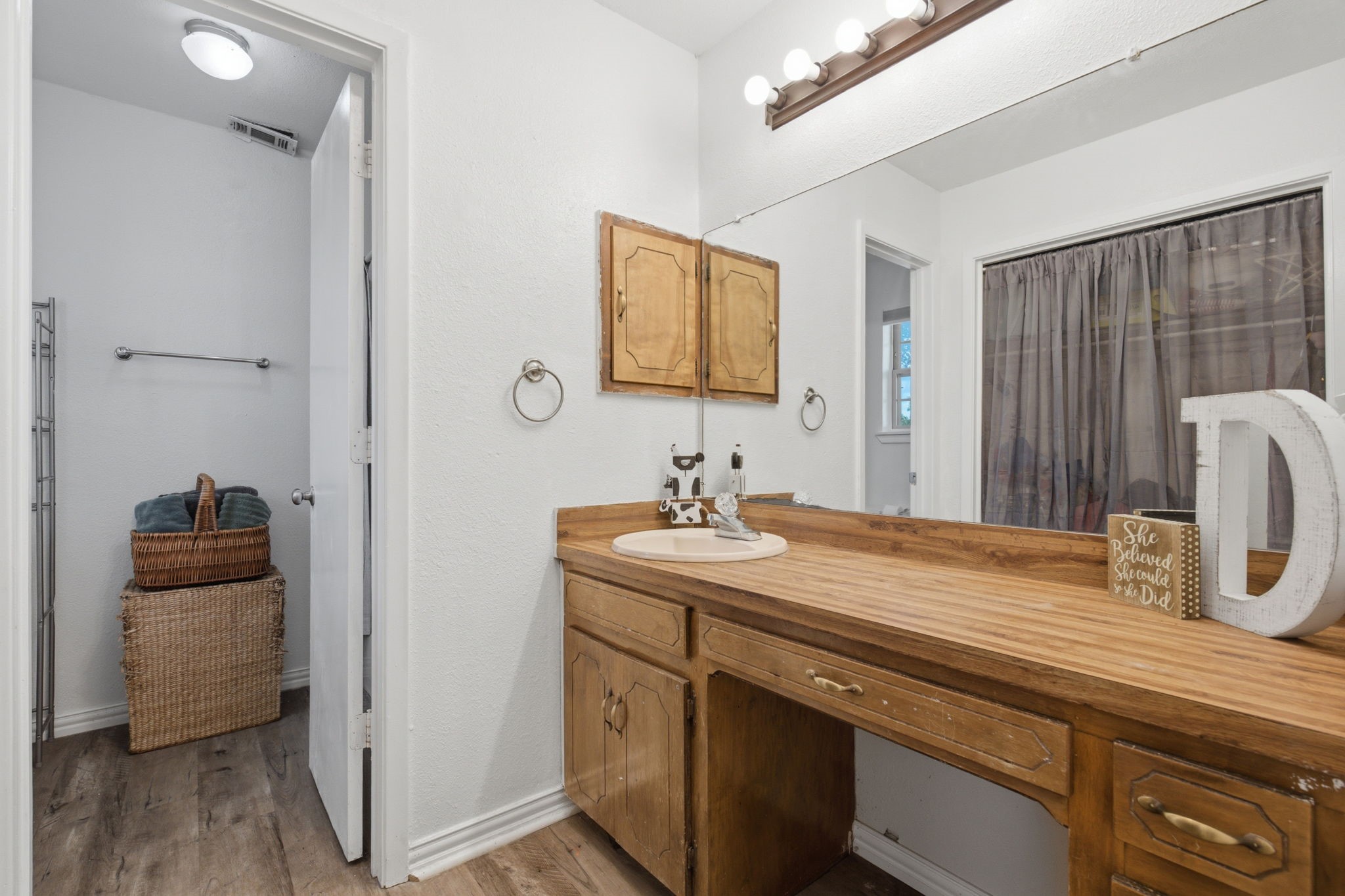 300 W Locust Street Leonard TX 75452