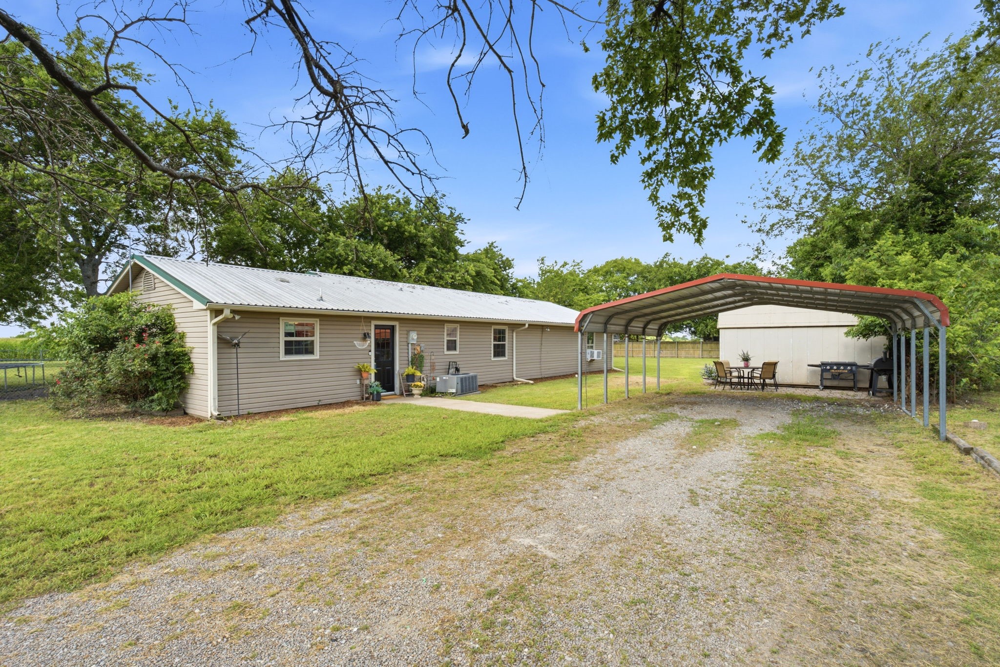 300 W Locust Street Leonard TX 75452