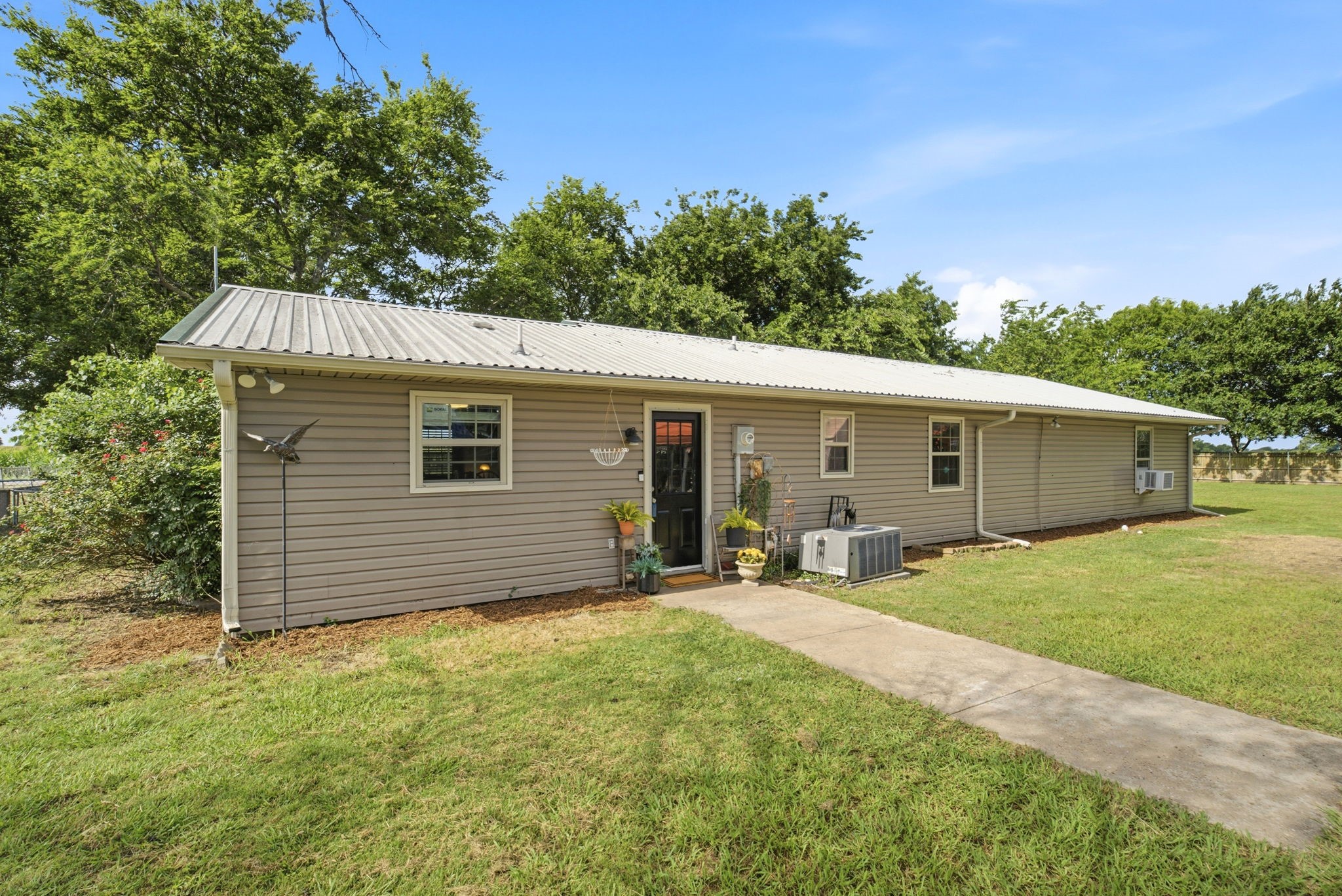 300 W Locust Street Leonard TX 75452