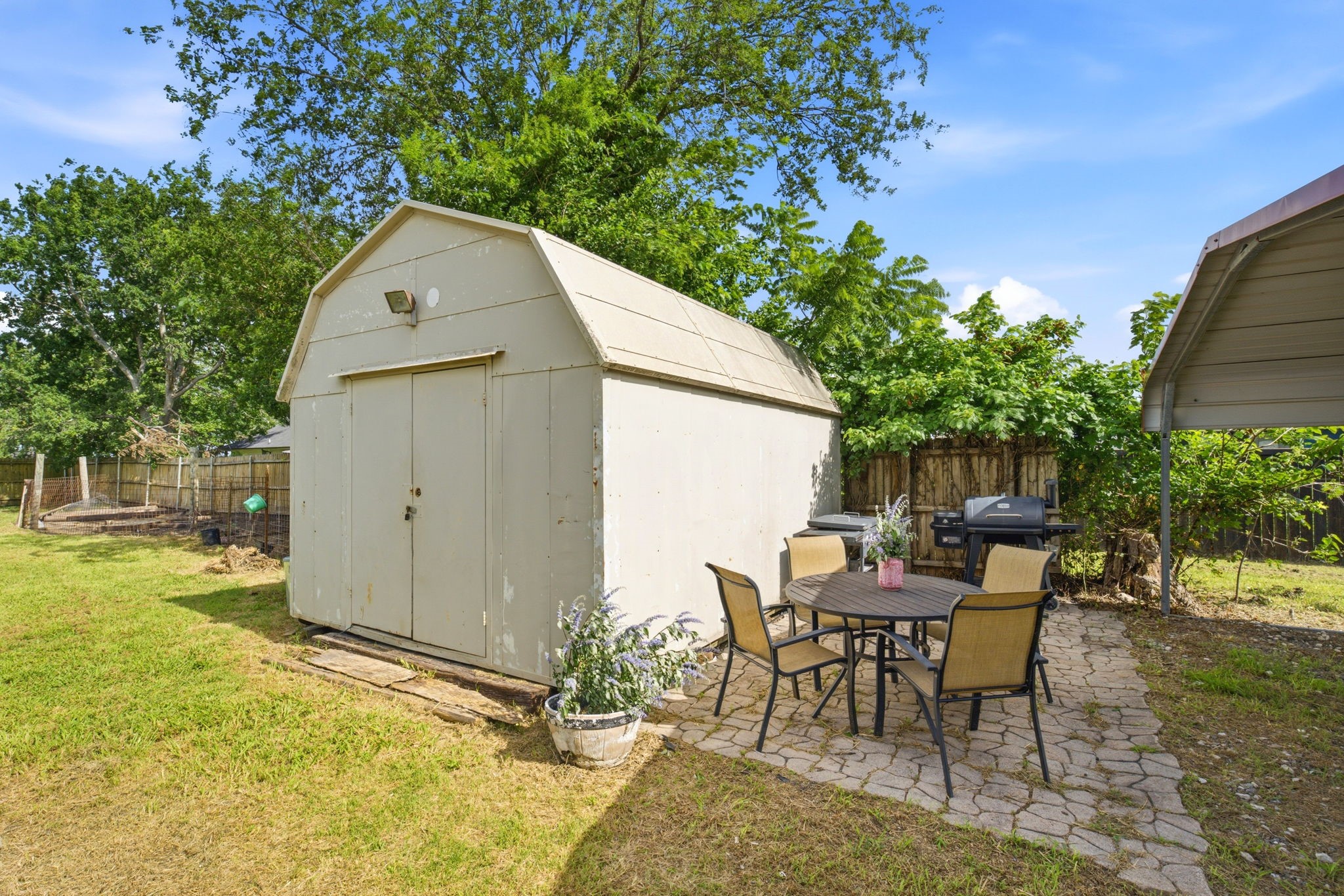 300 W Locust Street Leonard TX 75452
