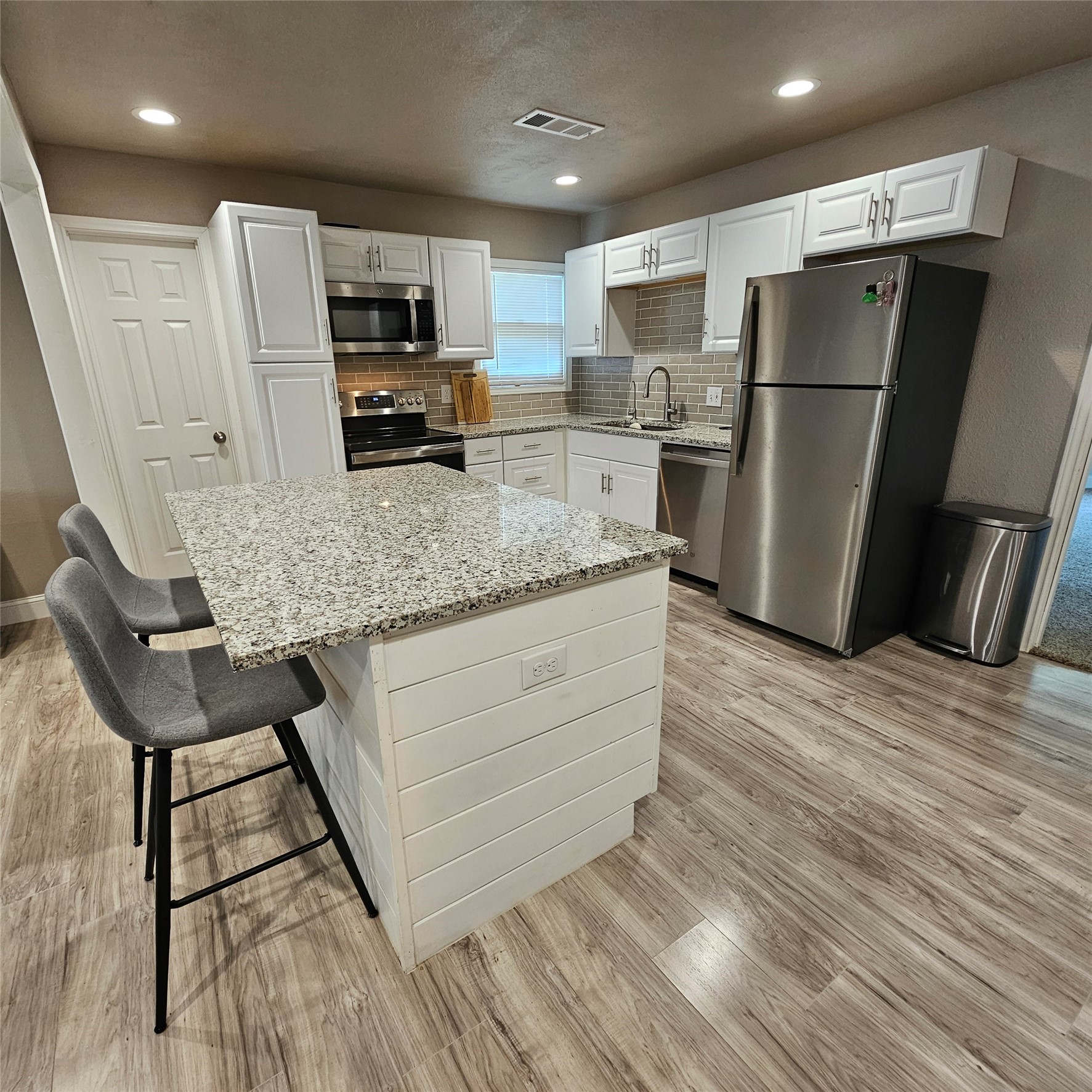 802 Brown Trail Bedford TX 76022