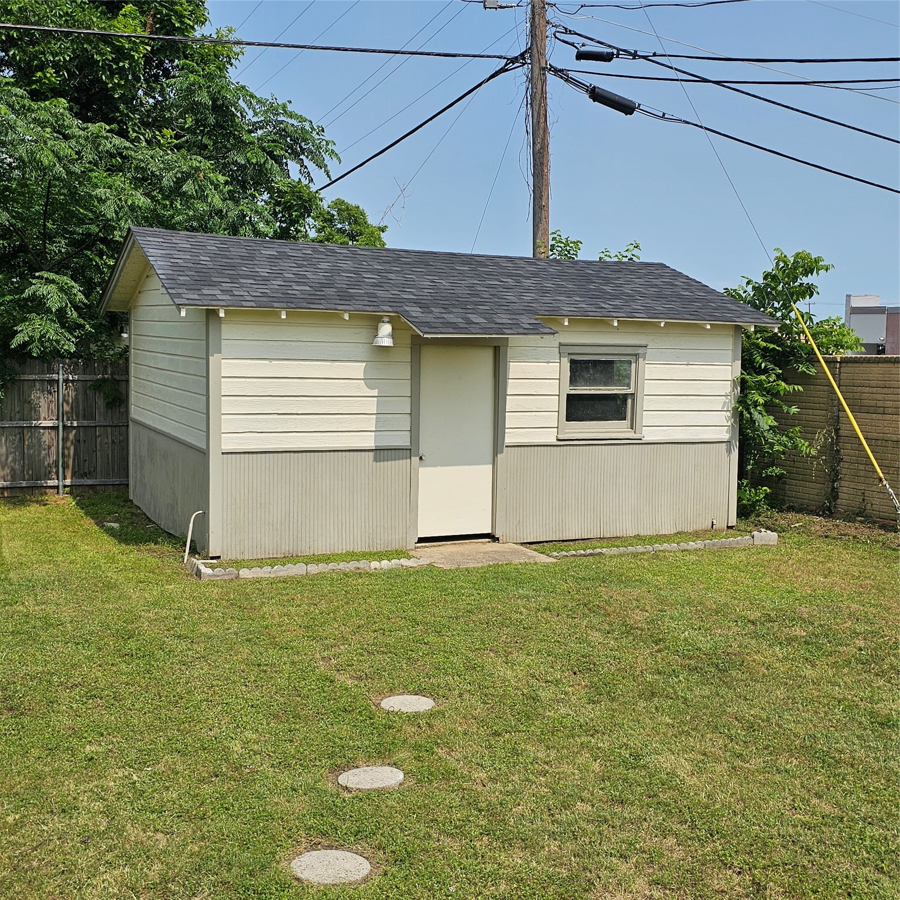 802 Brown Trail Bedford TX 76022