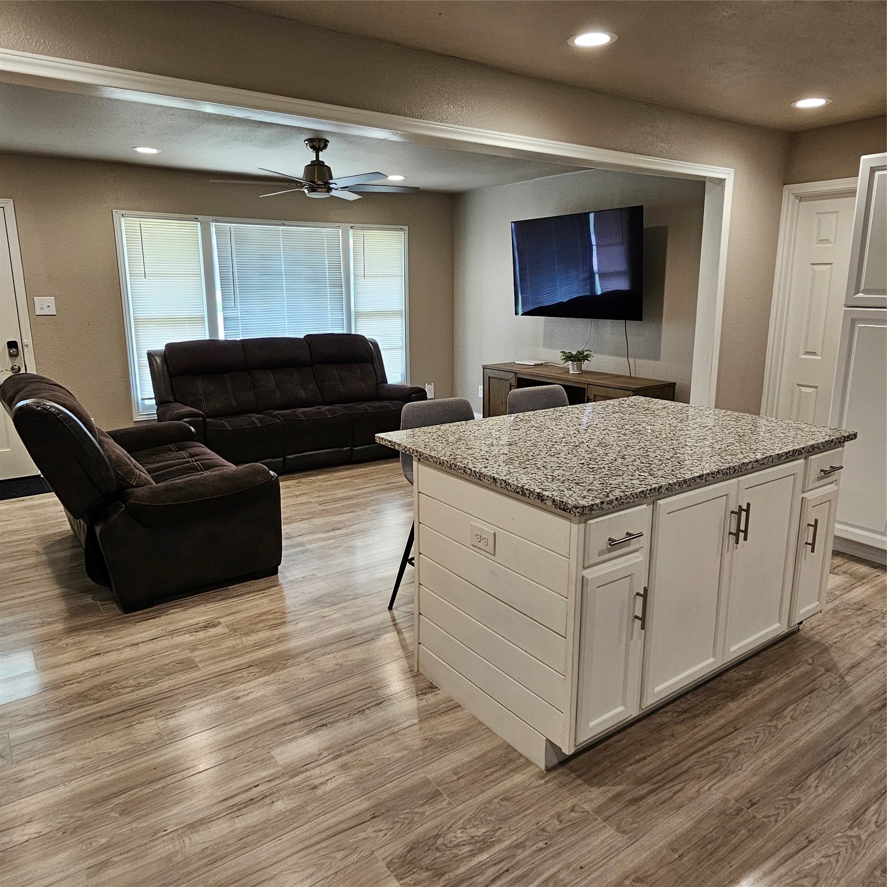 802 Brown Trail Bedford TX 76022