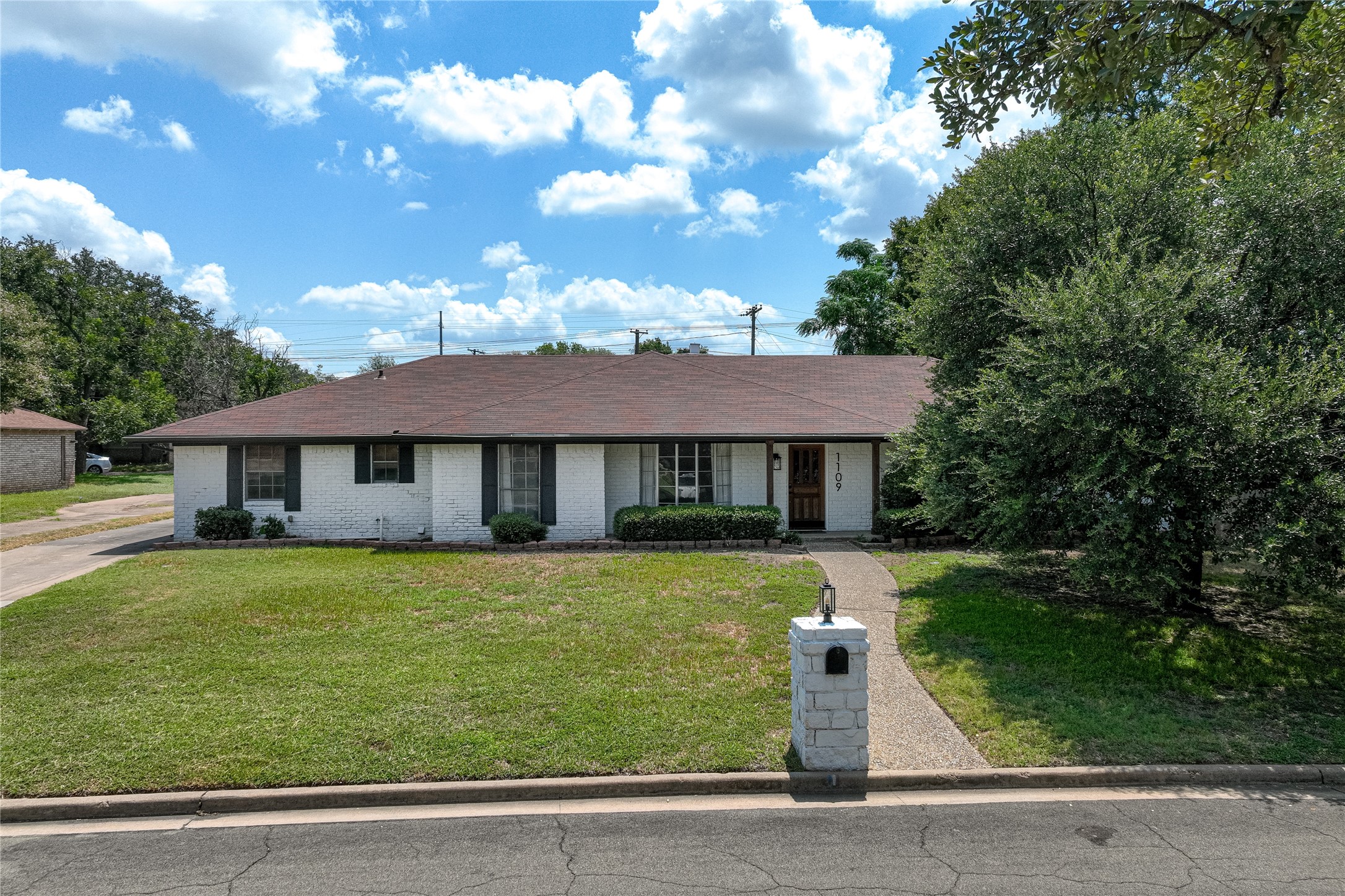 1109 Knotty Oaks Drive Woodway TX 76712