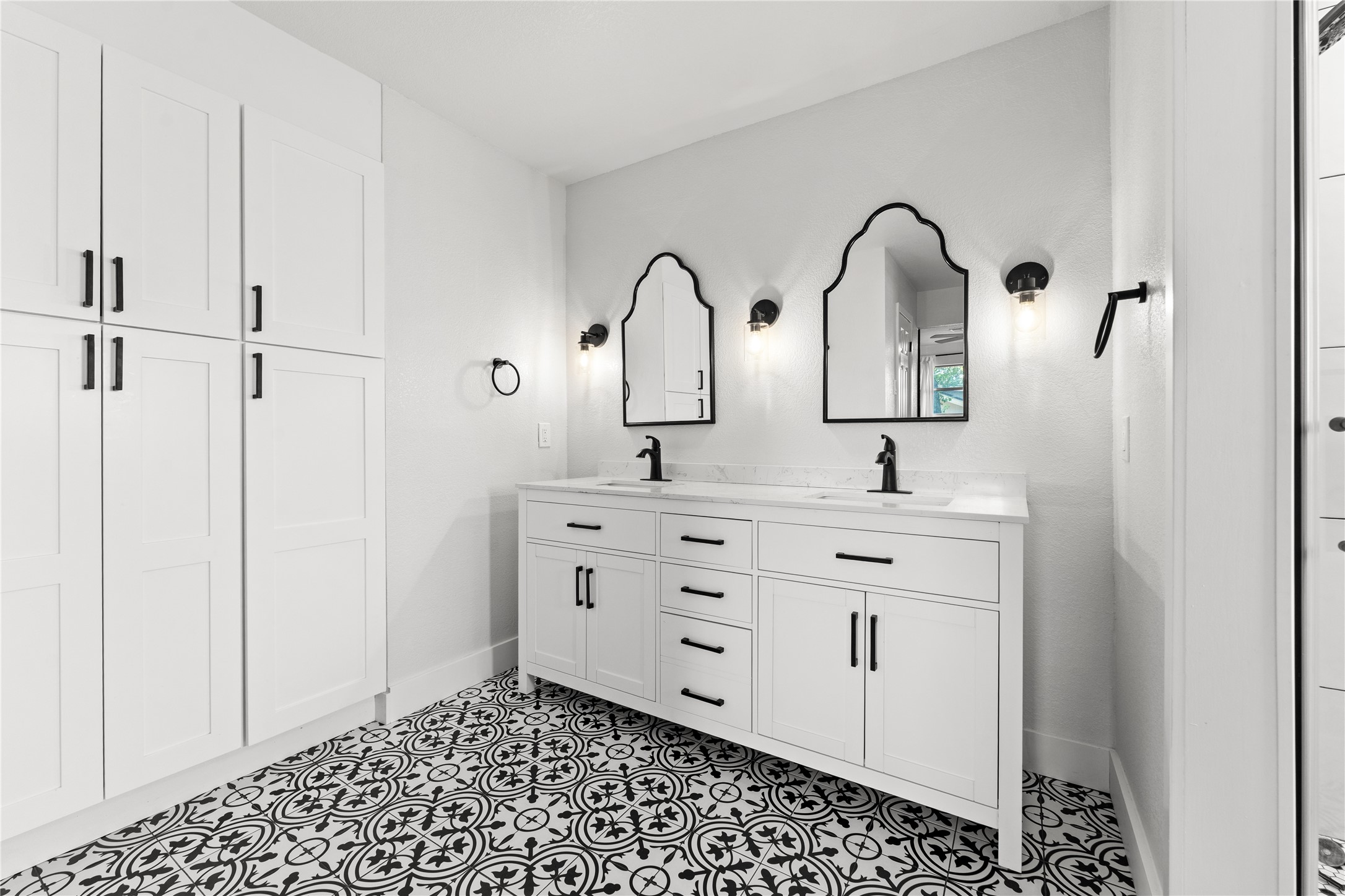 1109 Knotty Oaks Drive Woodway TX 76712