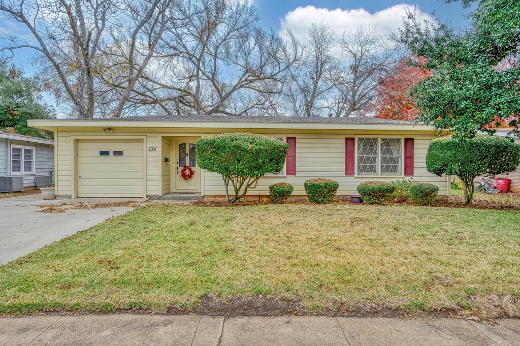 136 Bowie Street Mcgregor TX 76657