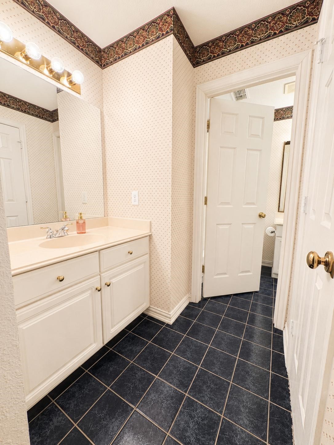 18283 Meandering Way Dallas TX 75252