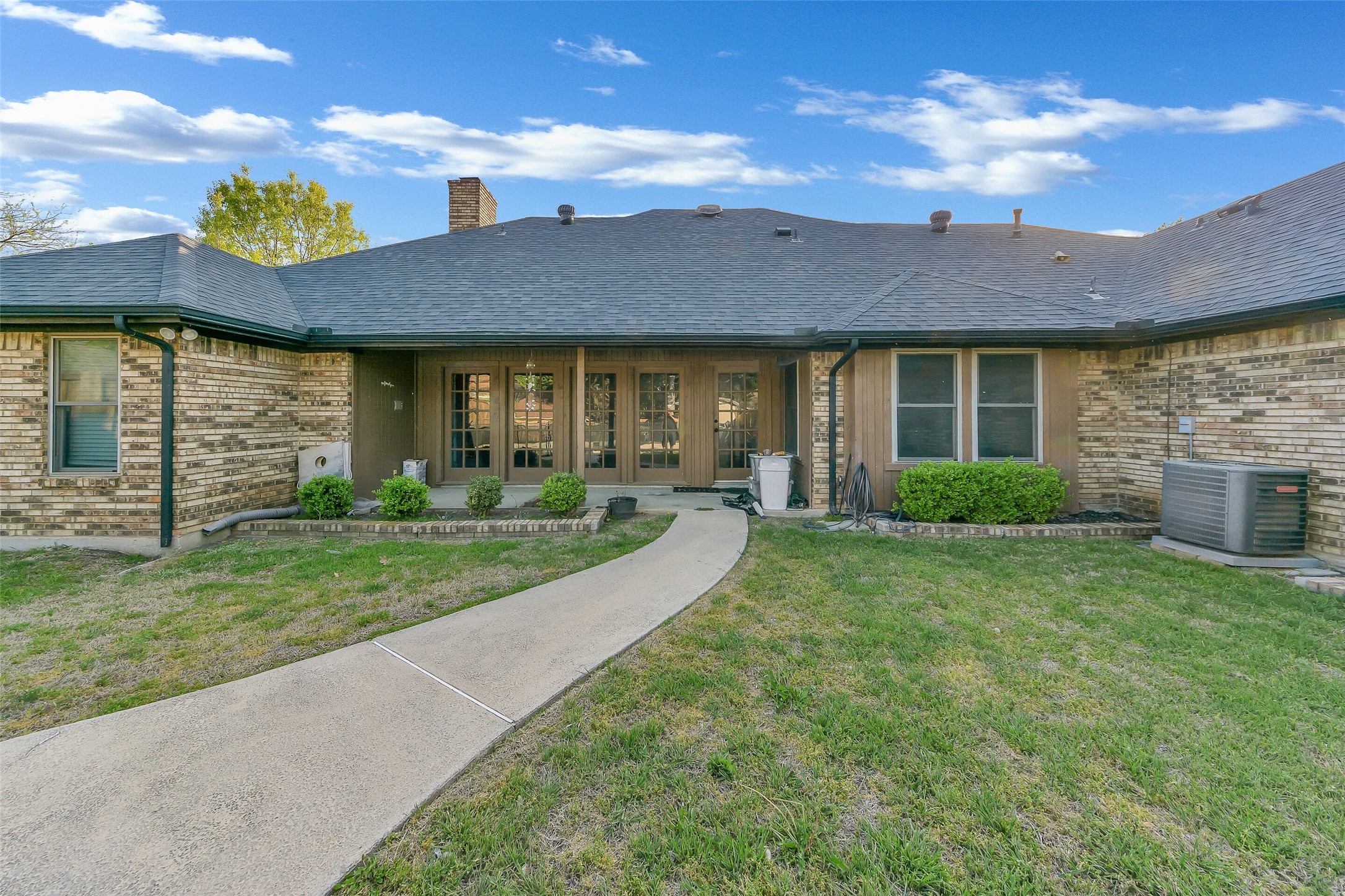 1011 Briar Hill Circle Duncanville TX 75137