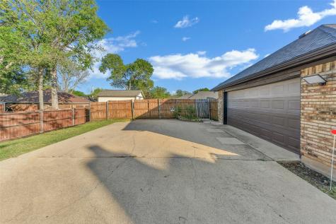 1011 Briar Hill Circle Duncanville TX 75137