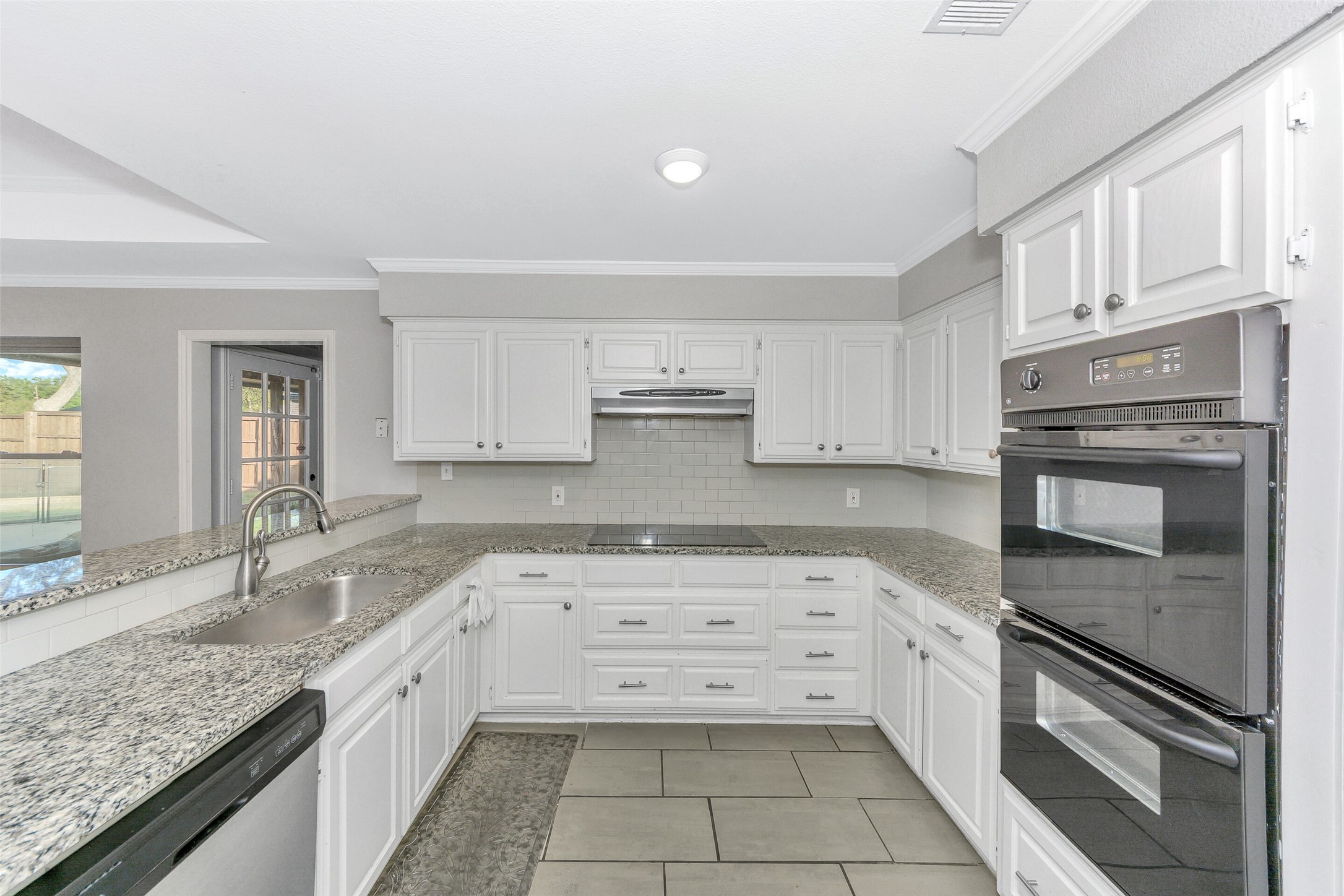 1011 Briar Hill Circle Duncanville TX 75137