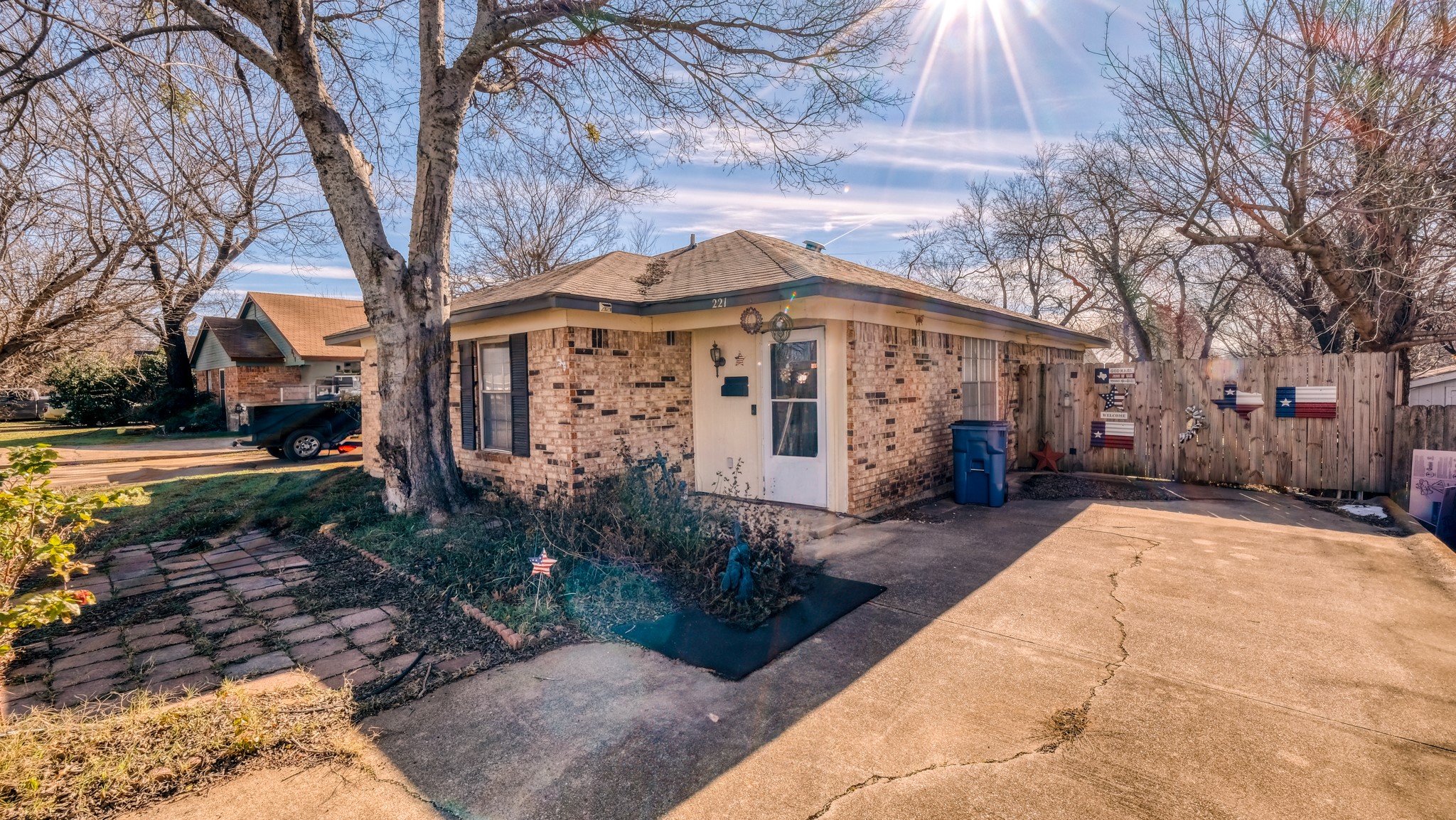 221 W Peach Street Grapevine TX 76051