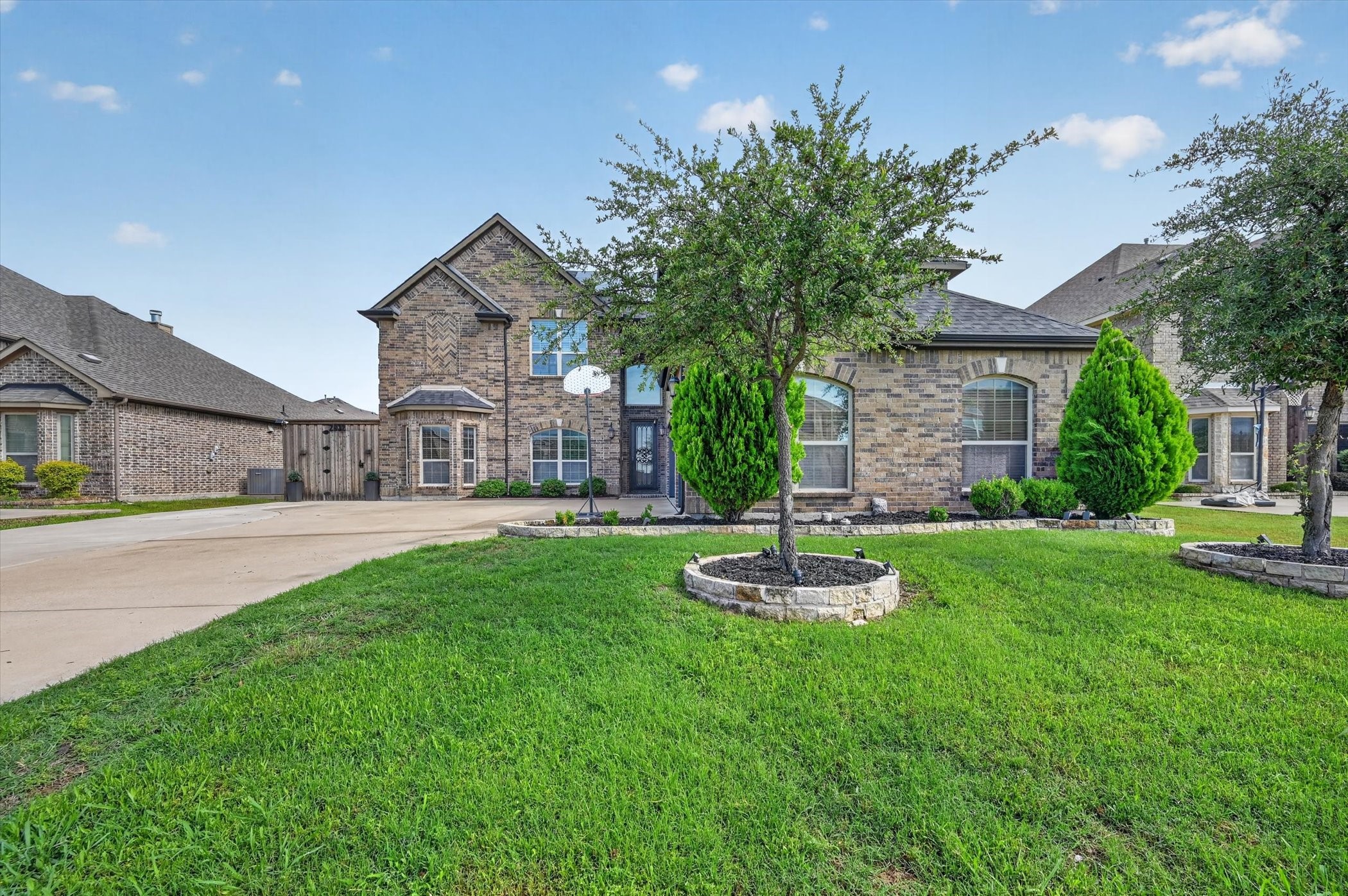 2832 Sendero Grand Prairie TX 75054