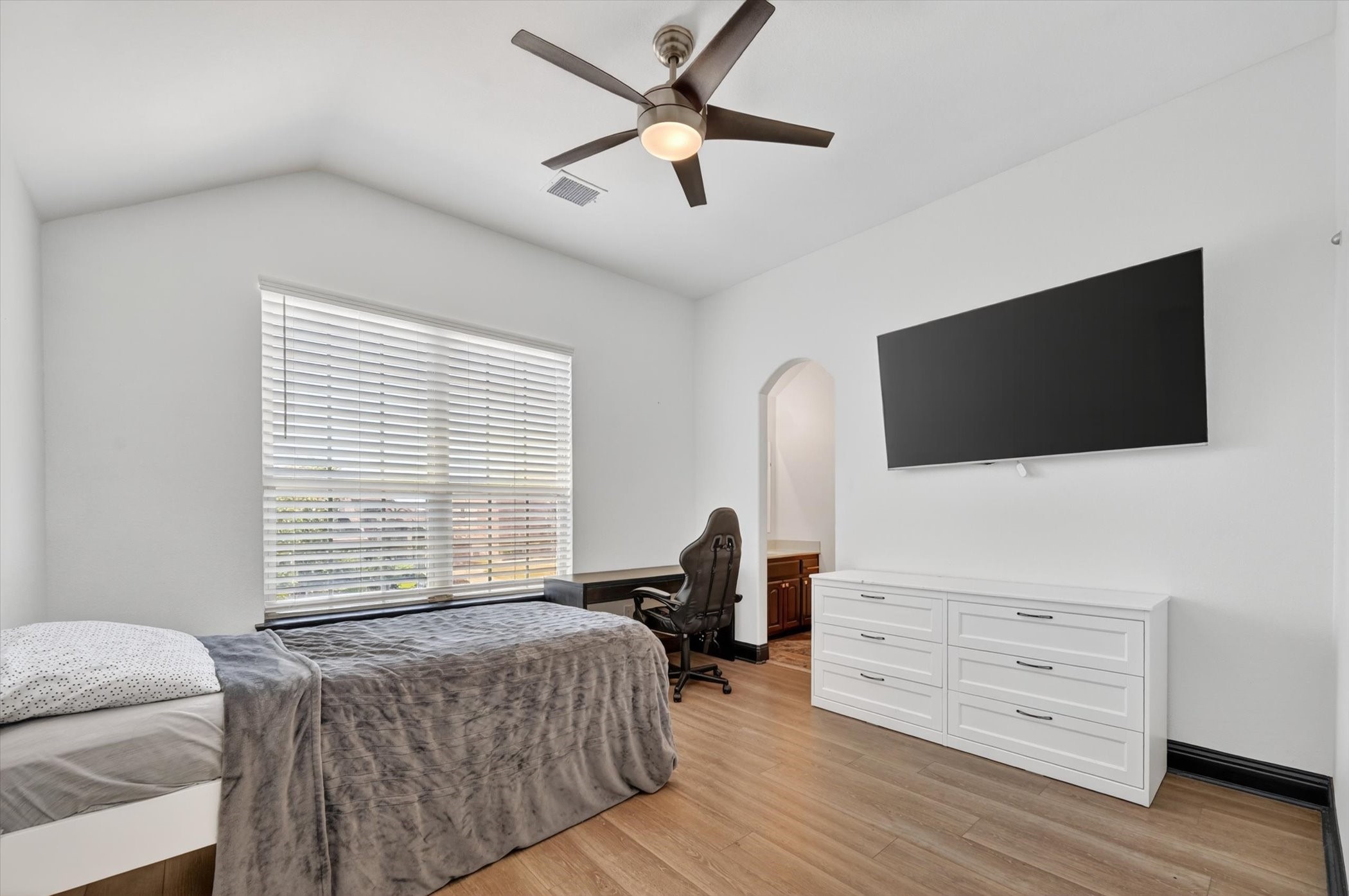 2832 Sendero Grand Prairie TX 75054