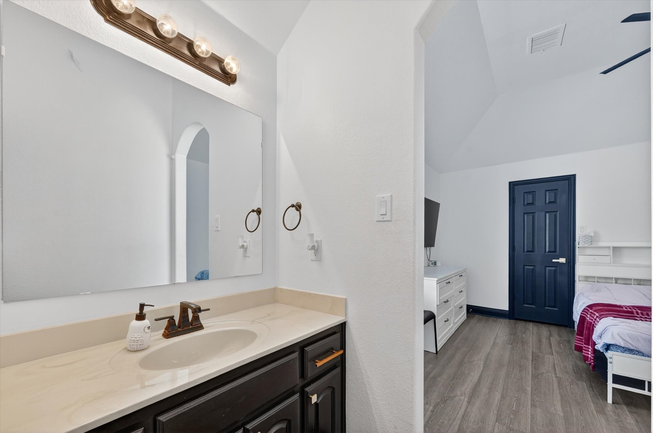 2832 Sendero Grand Prairie TX 75054