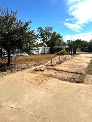 123 E Mccaulley Avenue Bronte TX 76933