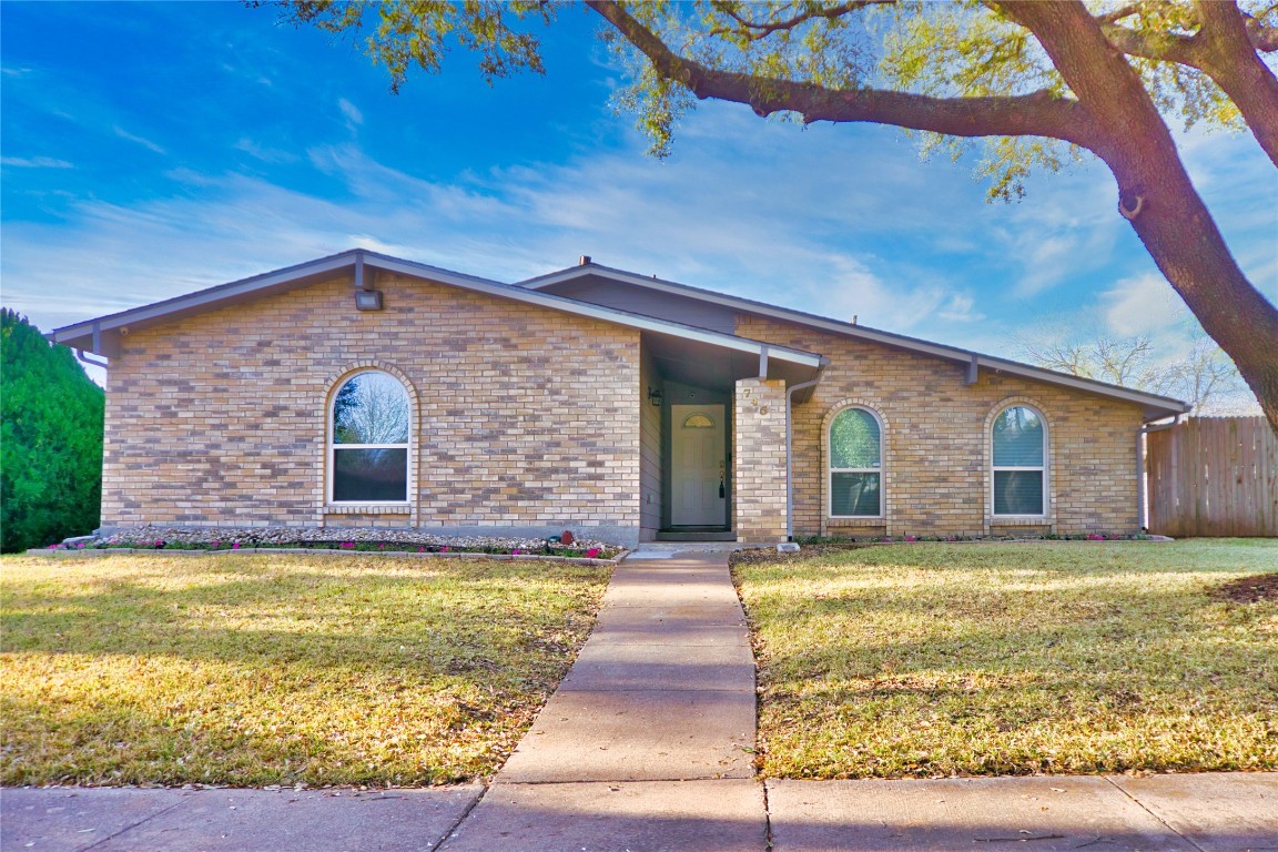 745 Greenhill Lane Grand Prairie TX 75052