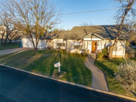 902 N Rose Avenue Breckenridge TX 76424