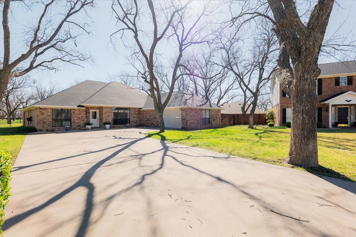 6105 Bontura Court Granbury TX 76049