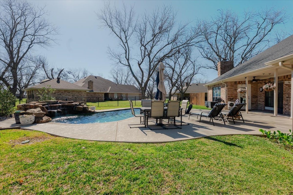 6105 Bontura Court Granbury TX 76049