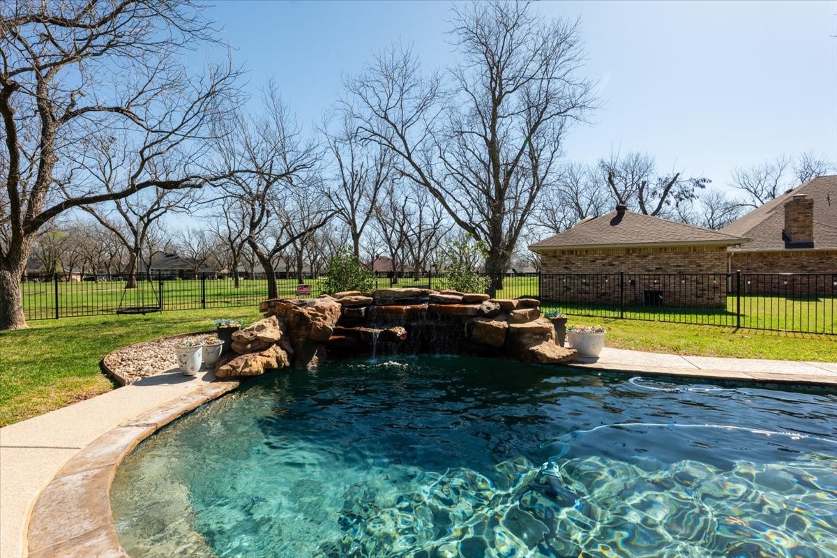 6105 Bontura Court Granbury TX 76049