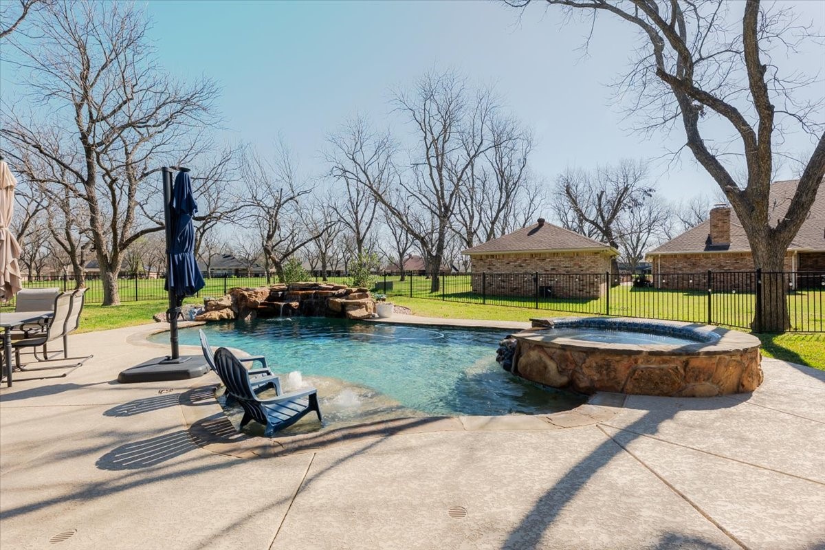 6105 Bontura Court Granbury TX 76049