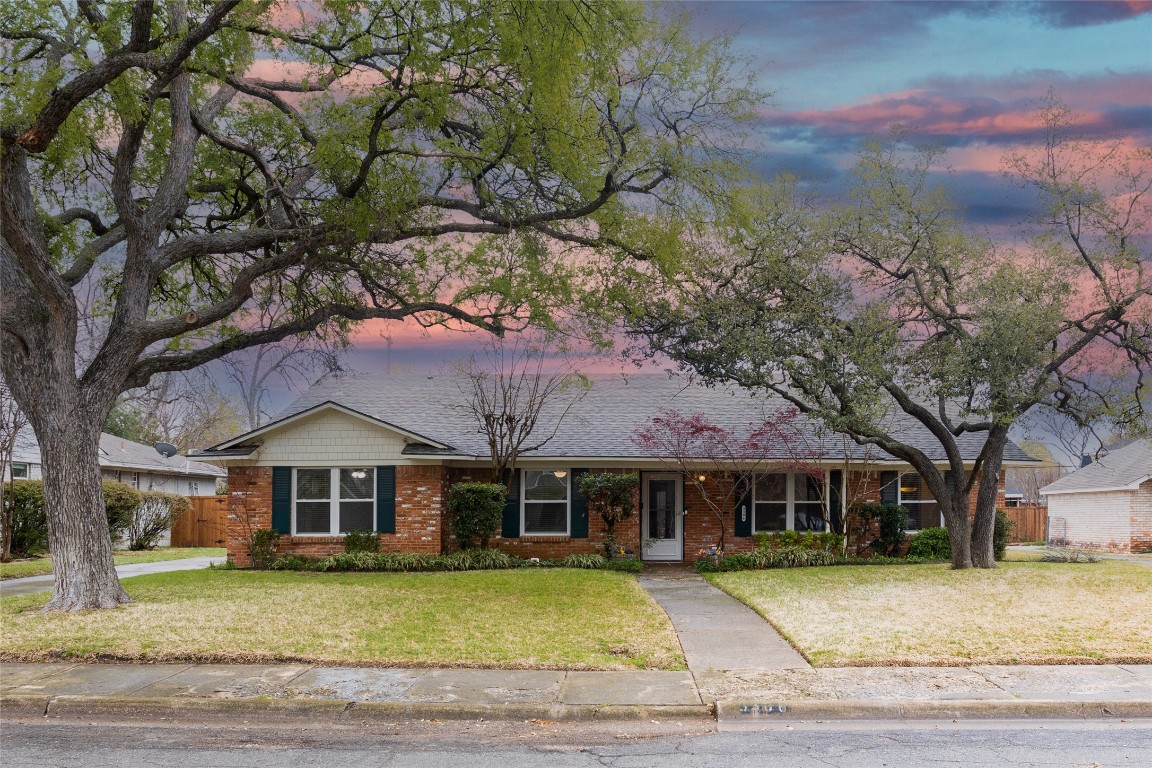 3306 Lancelot Drive Dallas TX 75229