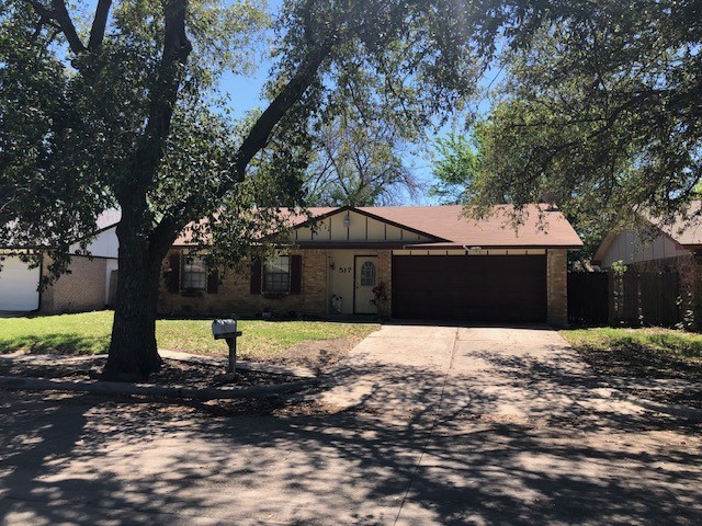 517 Parkvale Lane Grand Prairie TX 75052