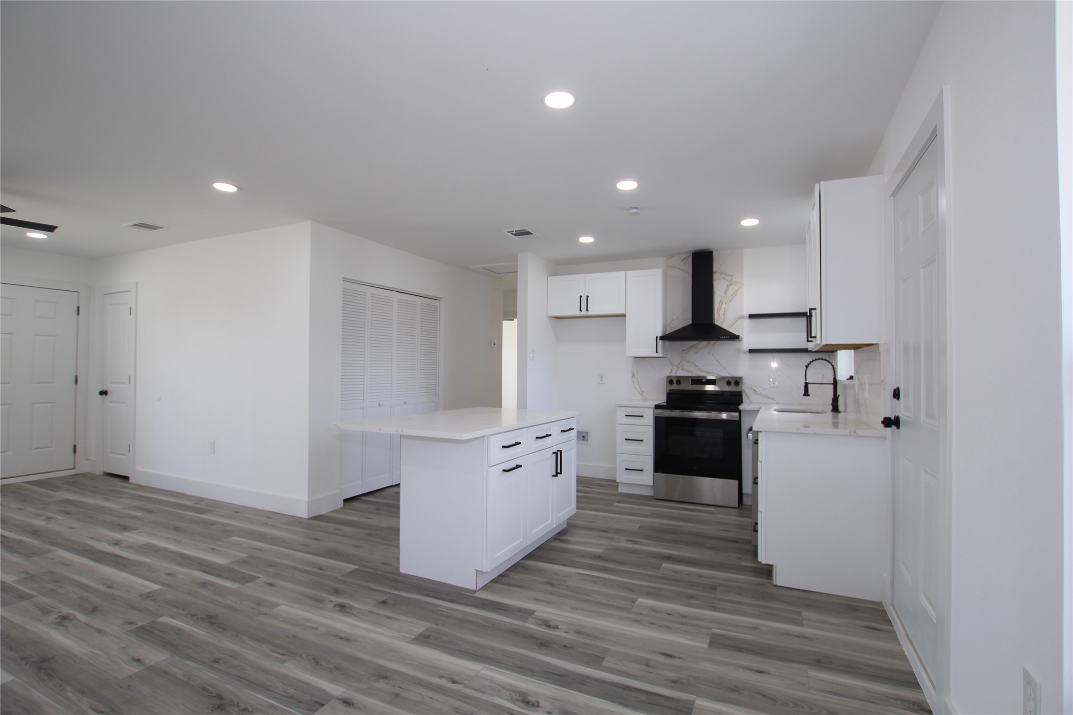 1525 Murray Drive Garland TX 75042