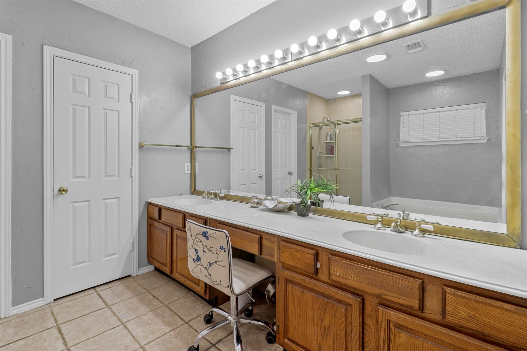 2113 Lavaca Trail Carrollton TX 75010