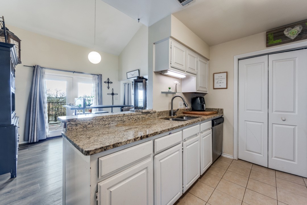 1801 Old Oak Drive Arlington TX 76012
