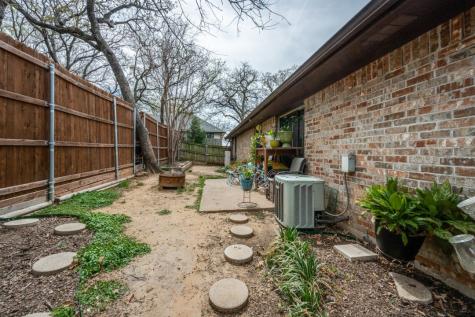 1801 Old Oak Drive Arlington TX 76012