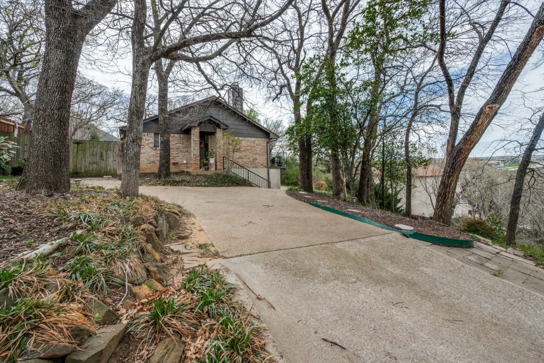 1801 Old Oak Drive Arlington TX 76012