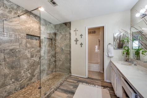1801 Old Oak Drive Arlington TX 76012