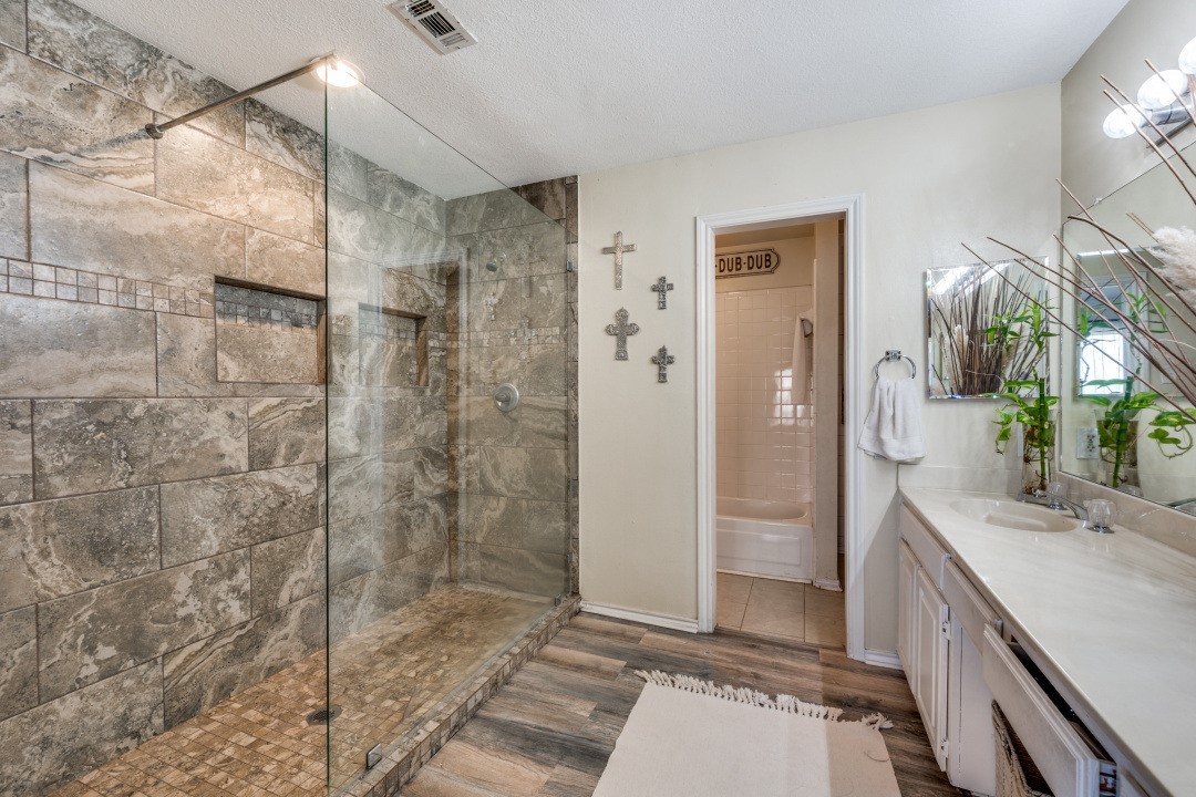 1801 Old Oak Drive Arlington TX 76012