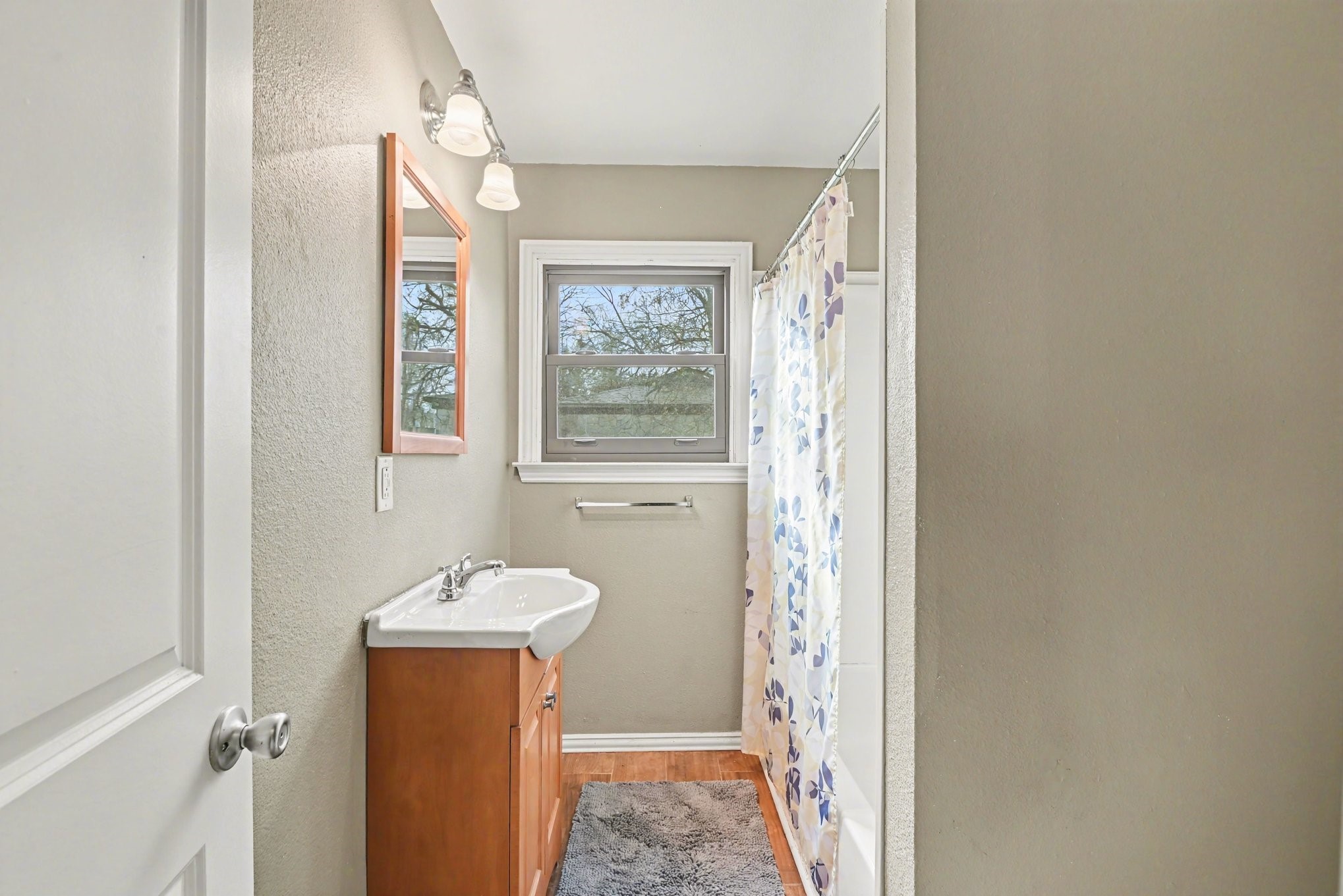 108 N Cherry Lane Granbury TX 76048