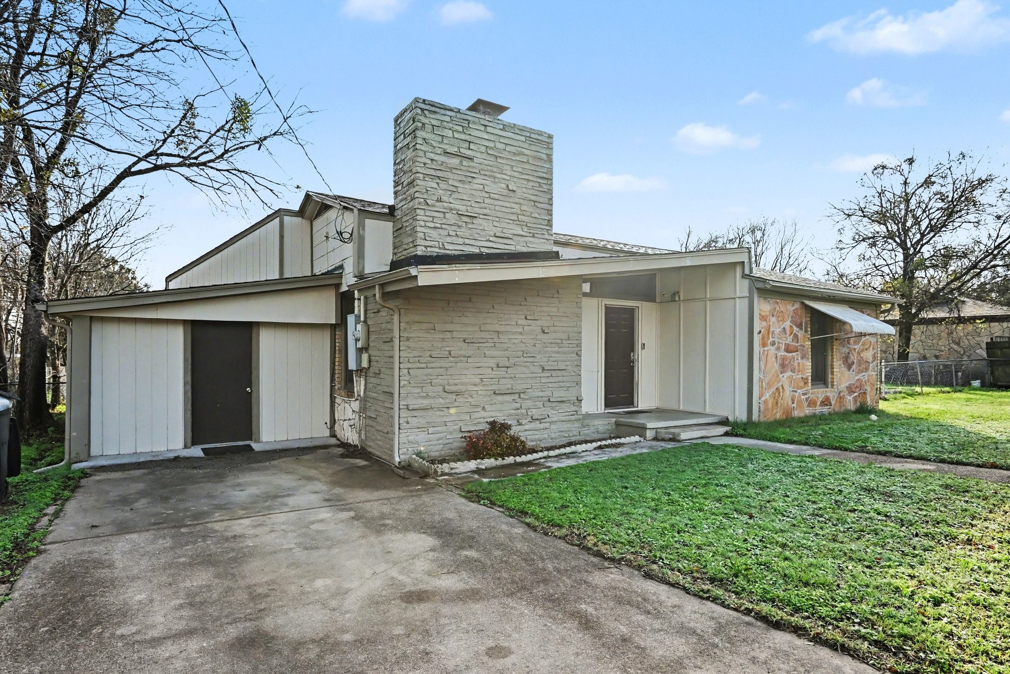 108 N Cherry Lane Granbury TX 76048