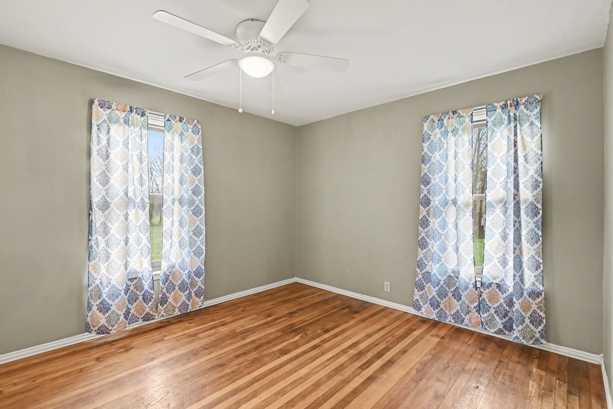 108 N Cherry Lane Granbury TX 76048