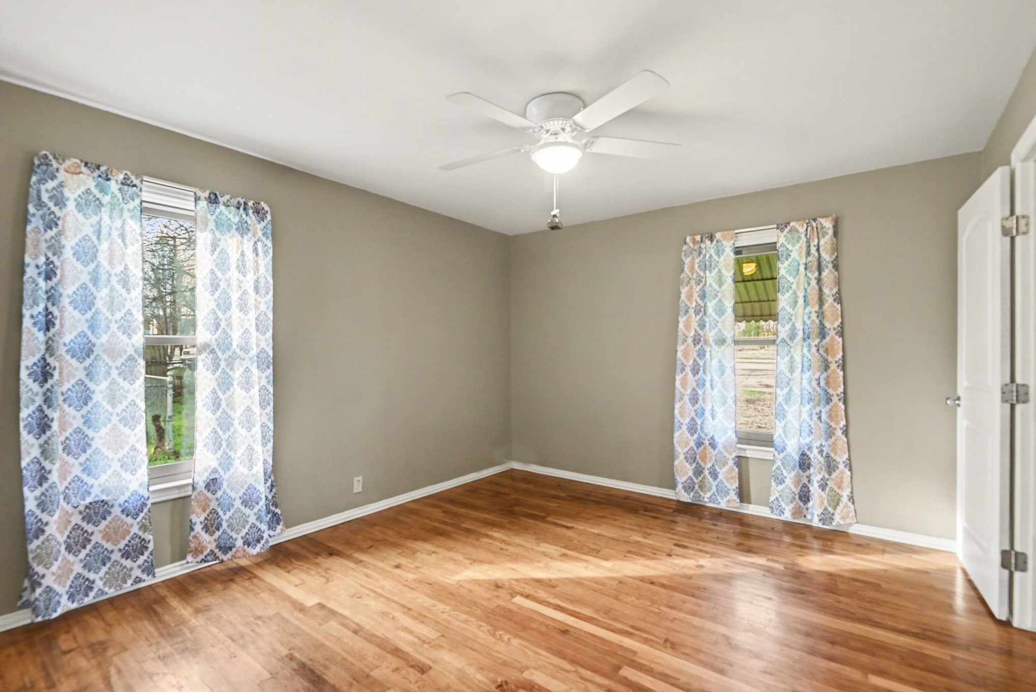 108 N Cherry Lane Granbury TX 76048