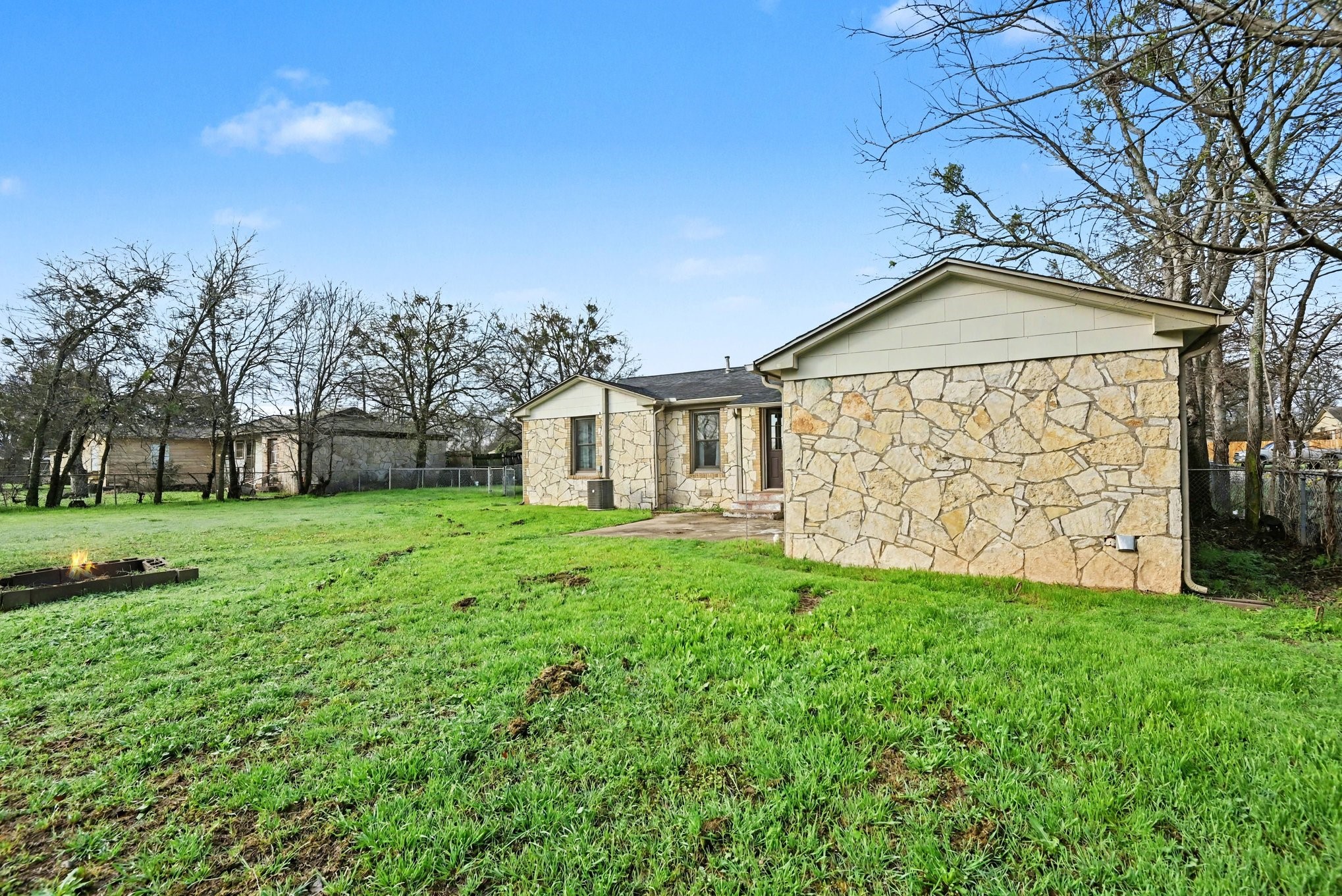 108 N Cherry Lane Granbury TX 76048