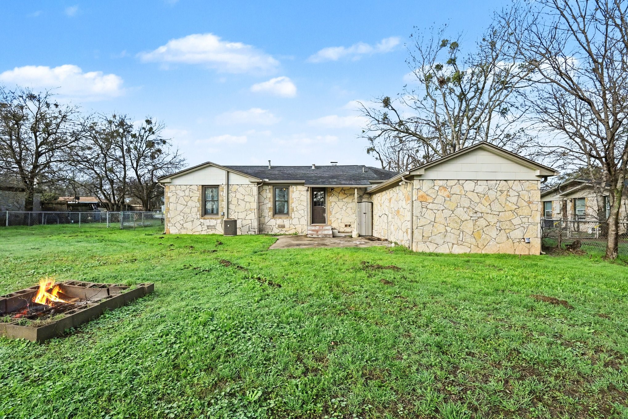 108 N Cherry Lane Granbury TX 76048