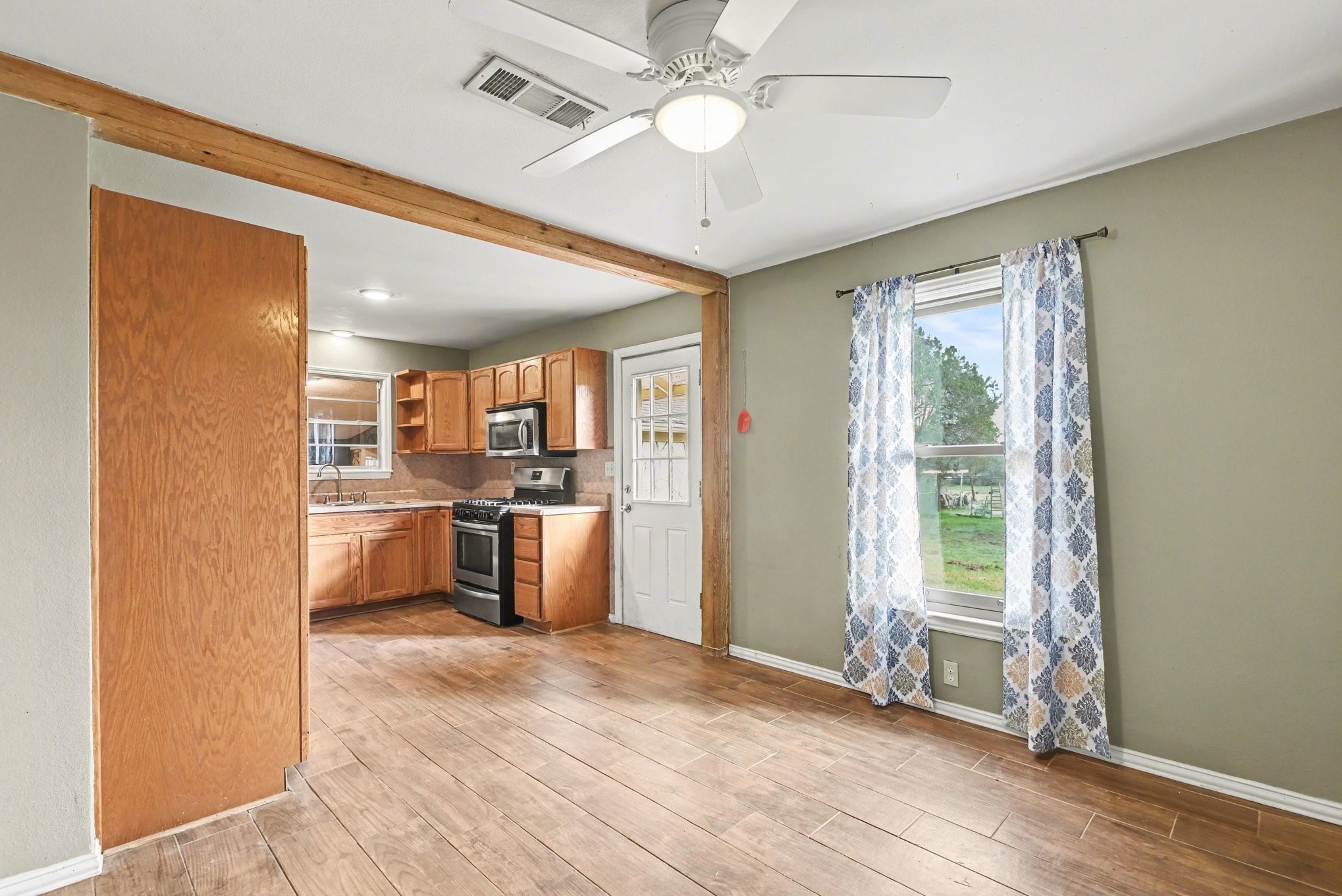 108 N Cherry Lane Granbury TX 76048