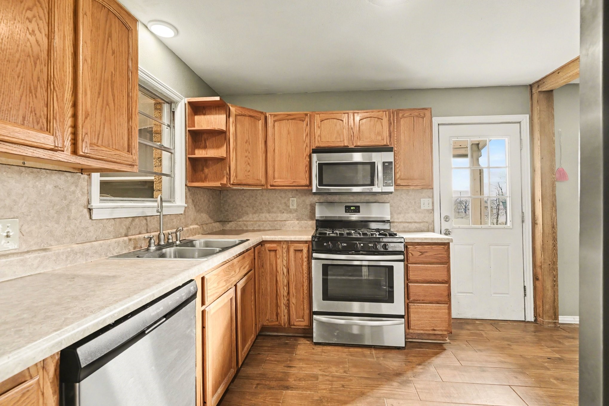 108 N Cherry Lane Granbury TX 76048