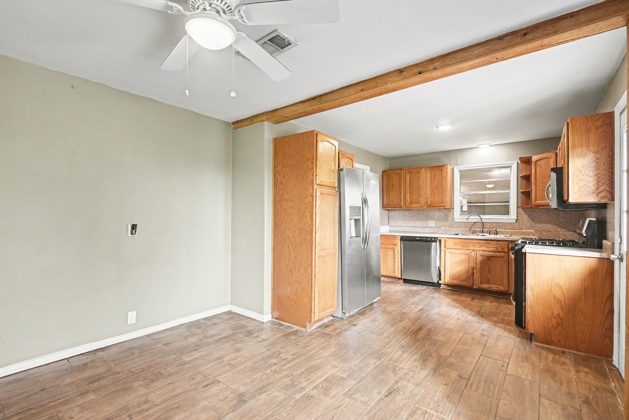 108 N Cherry Lane Granbury TX 76048